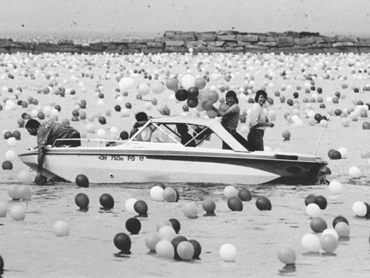 1986 Yılında Cleveland'de Bir Anda 1.5 Milyon Balon Havaya Salındı. Fakat İşler Pek De İyi Gitmedi. Kutlama Faciaya Dönüştü.