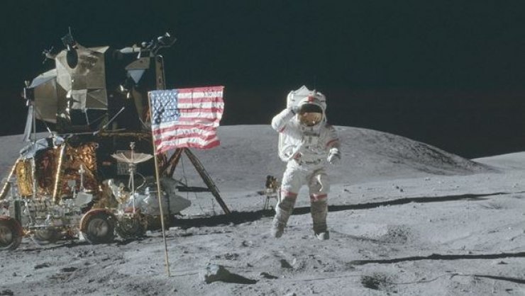 NASA'nın Apollo 11 İçin Ortaya Atılan Komplo Teorilerini Çürüten Fotoğrafları